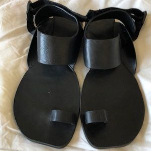 Barely worn vivo barefoot sandals